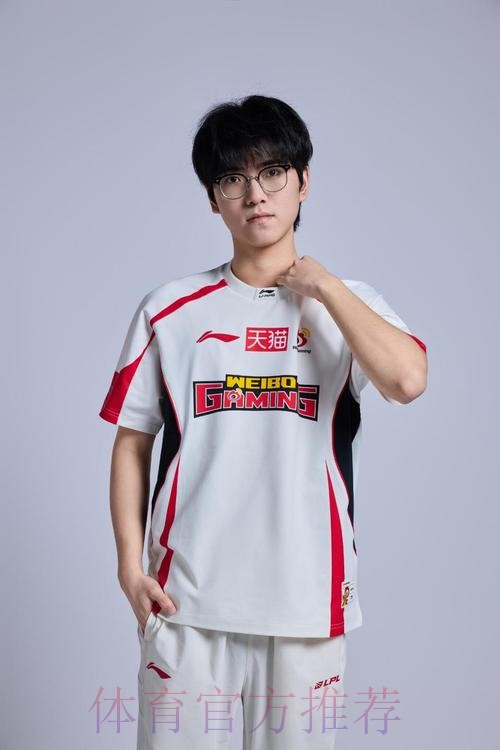 WBG官媒发布2026LPL定妆照part2：拍照记得双手插袋